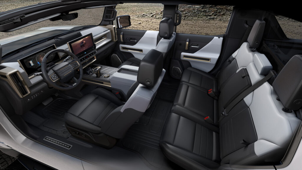 Celkový interiér nového Hummer! Zdroj: GM