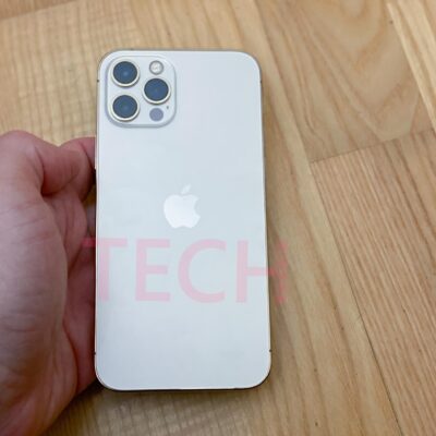 Nový iPhone 12 Pro v našich rukách! TAKTO vyzerá