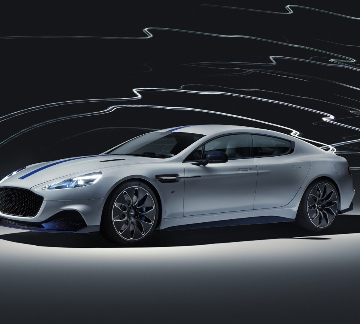Aston Martin sa vracia naspäť k elektromobilite! Pomôže mu značka Mercedes-Benz